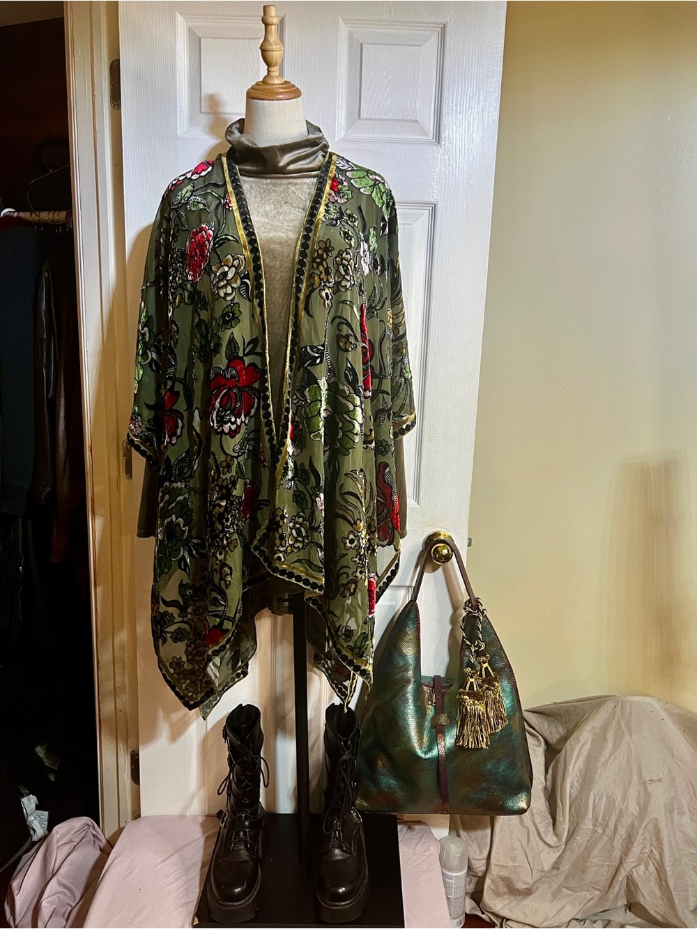 Urban Outfitters Wms Mayfair Green Floral Velvet Burnout Sheer Boho Kimono Top